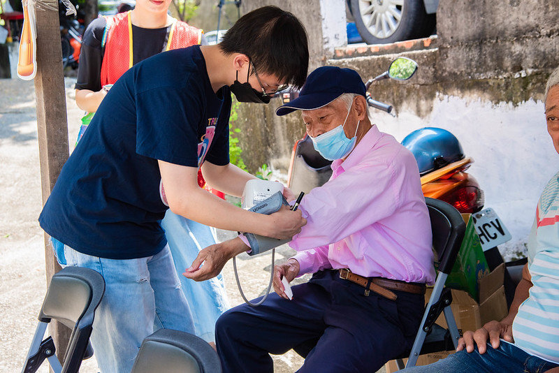 正修圓夢社會幸福呷百二 教長輩使用滅火器居住更安全圖片