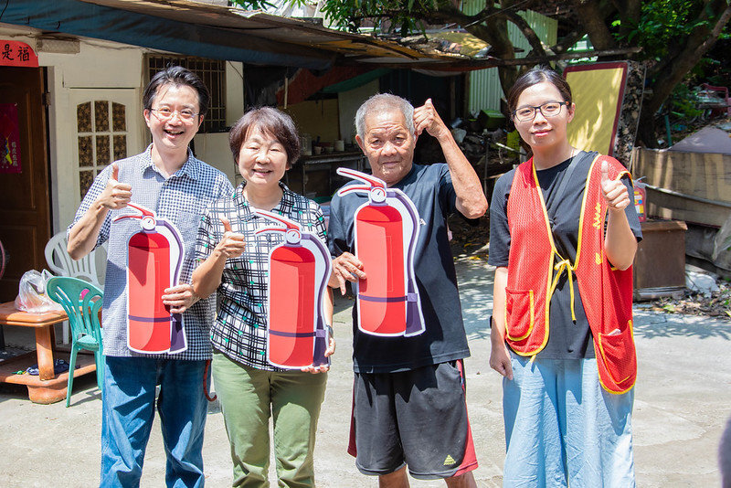 正修圓夢社會幸福呷百二 教長輩使用滅火器居住更安全圖片