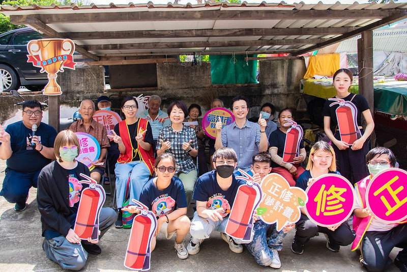 正修圓夢社會幸福呷百二 教長輩使用滅火器居住更安全圖片