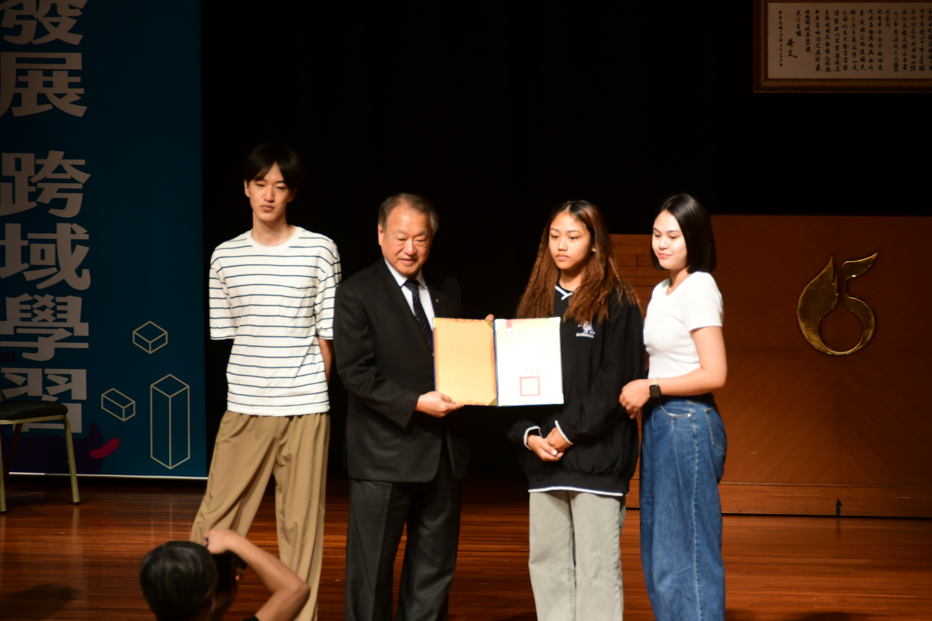 Cheng Shiu University’s Freshmen Orientation Party with A Bustling Club Exhibition. At the Start of the School Year, President Jui-Chang Kung Urges Students to Stay Alert to Fraud and Avoid Drug Use.Image