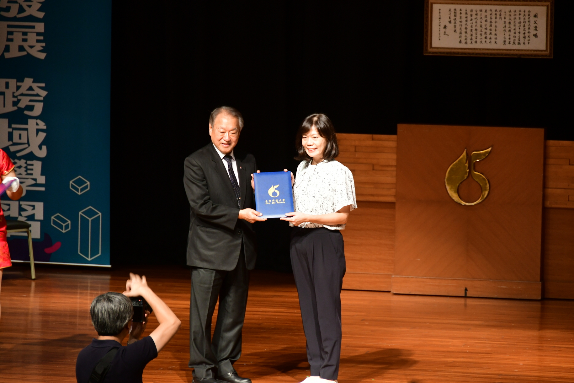 Cheng Shiu University’s Freshmen Orientation Party with A Bustling Club Exhibition. At the Start of the School Year, President Jui-Chang Kung Urges Students to Stay Alert to Fraud and Avoid Drug Use.Image