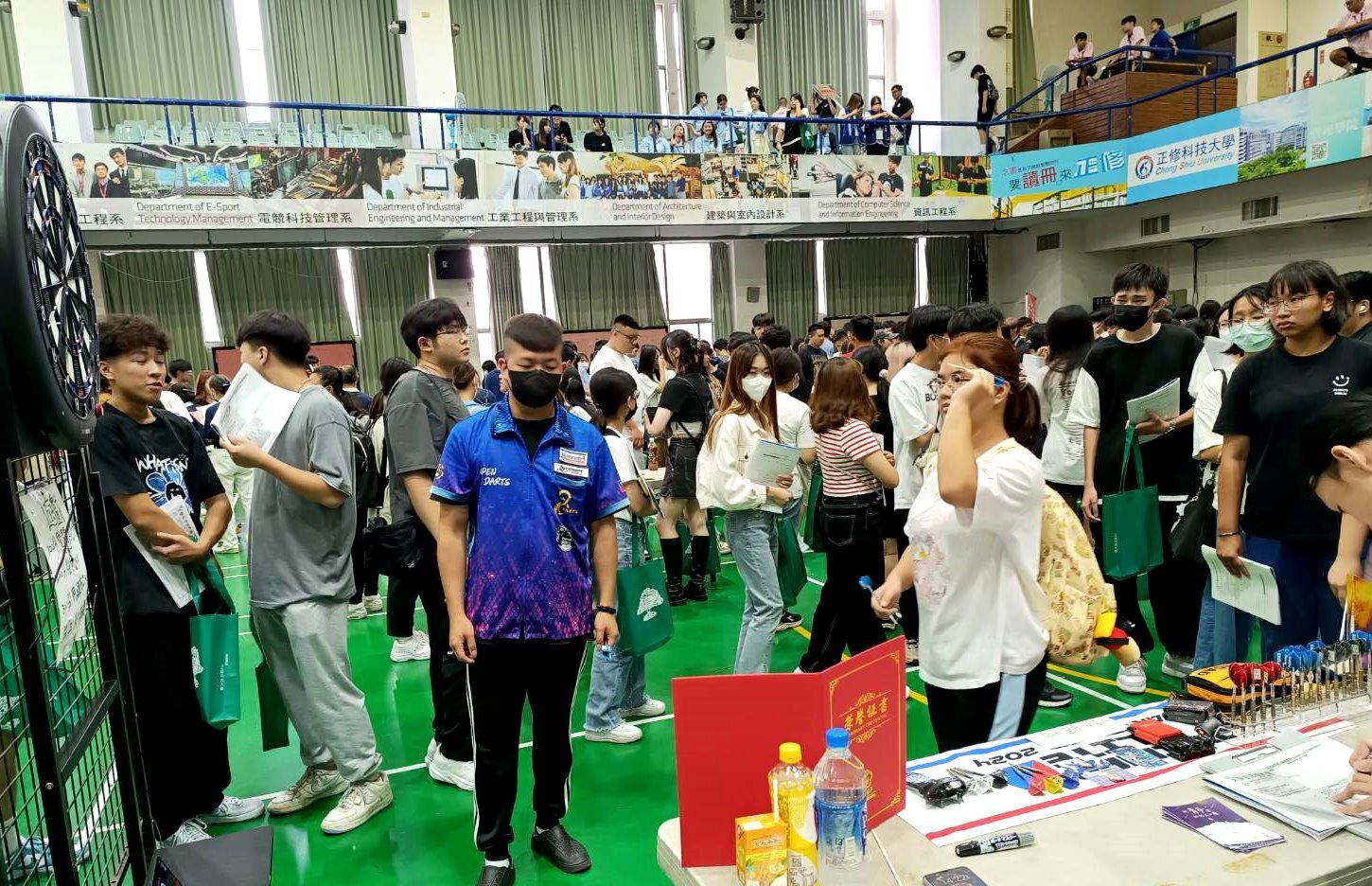 Cheng Shiu University’s Freshmen Orientation Party with A Bustling Club Exhibition. At the Start of the School Year, President Jui-Chang Kung Urges Students to Stay Alert to Fraud and Avoid Drug Use.Image
