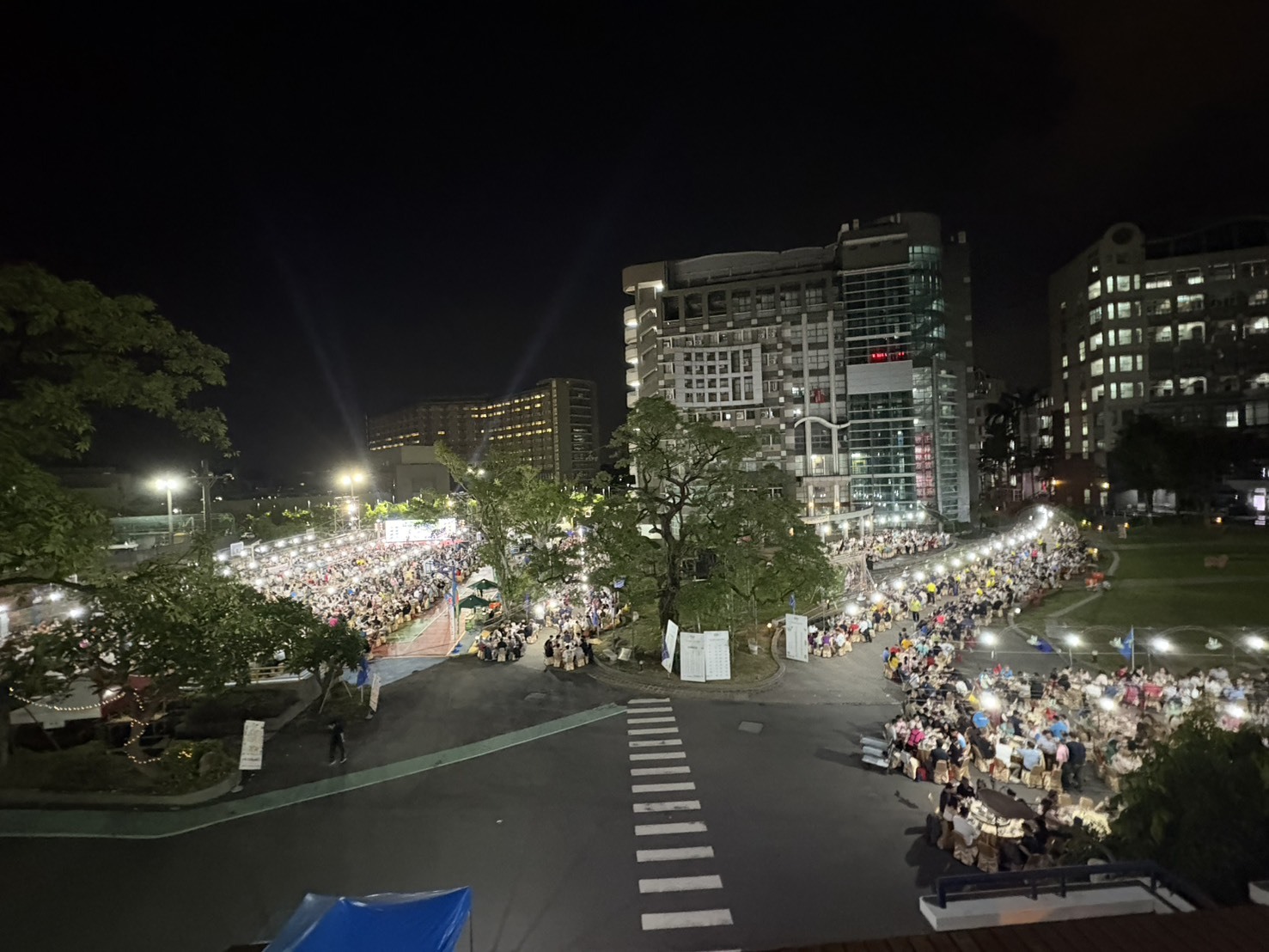 正修科大校友回娘家賀母校六十週年 奇蹟傘兵秦良丰重返母系展現生命力圖片