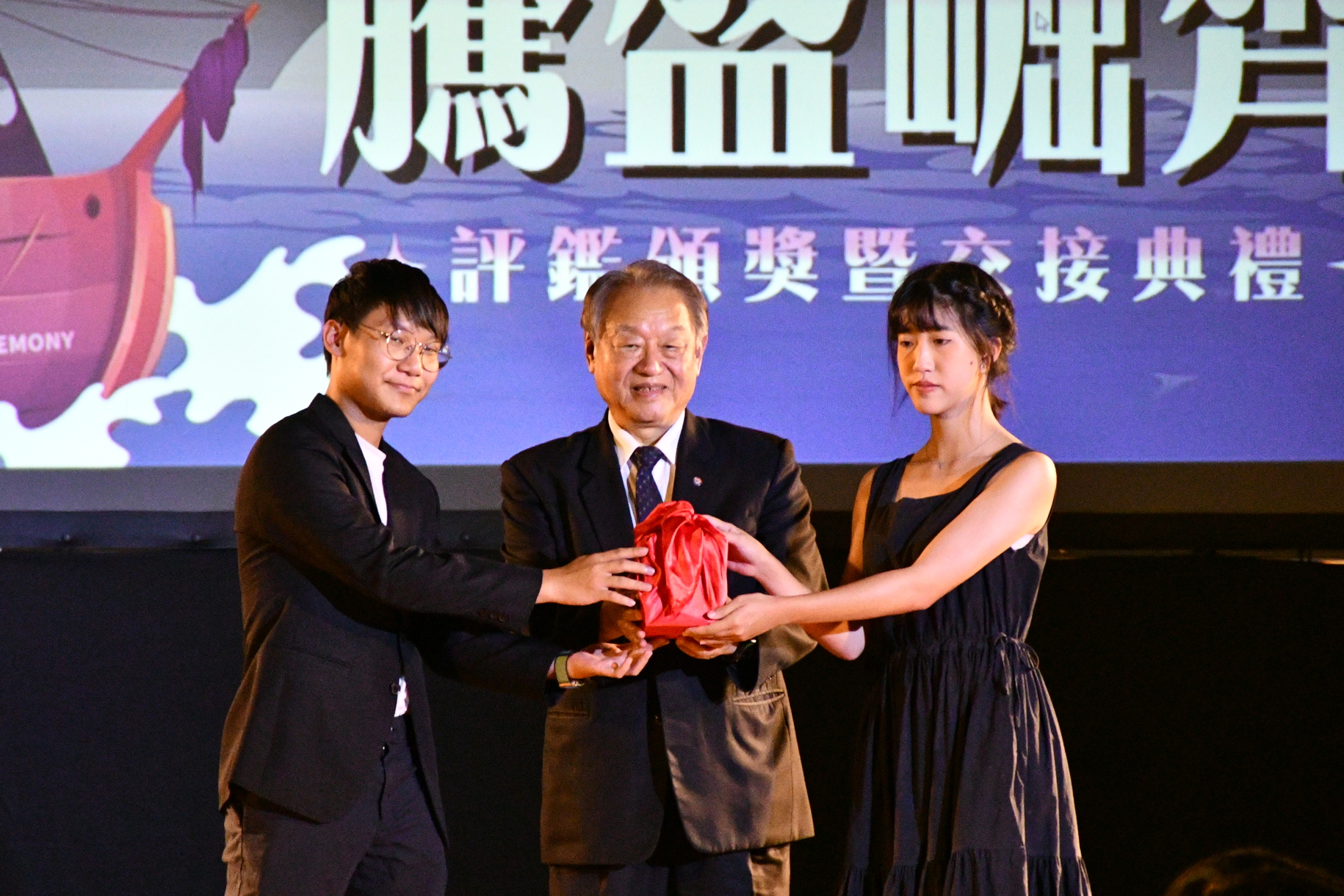正修社團評鑑頒獎暨交接  新科學生會長楊立帆上任圖片