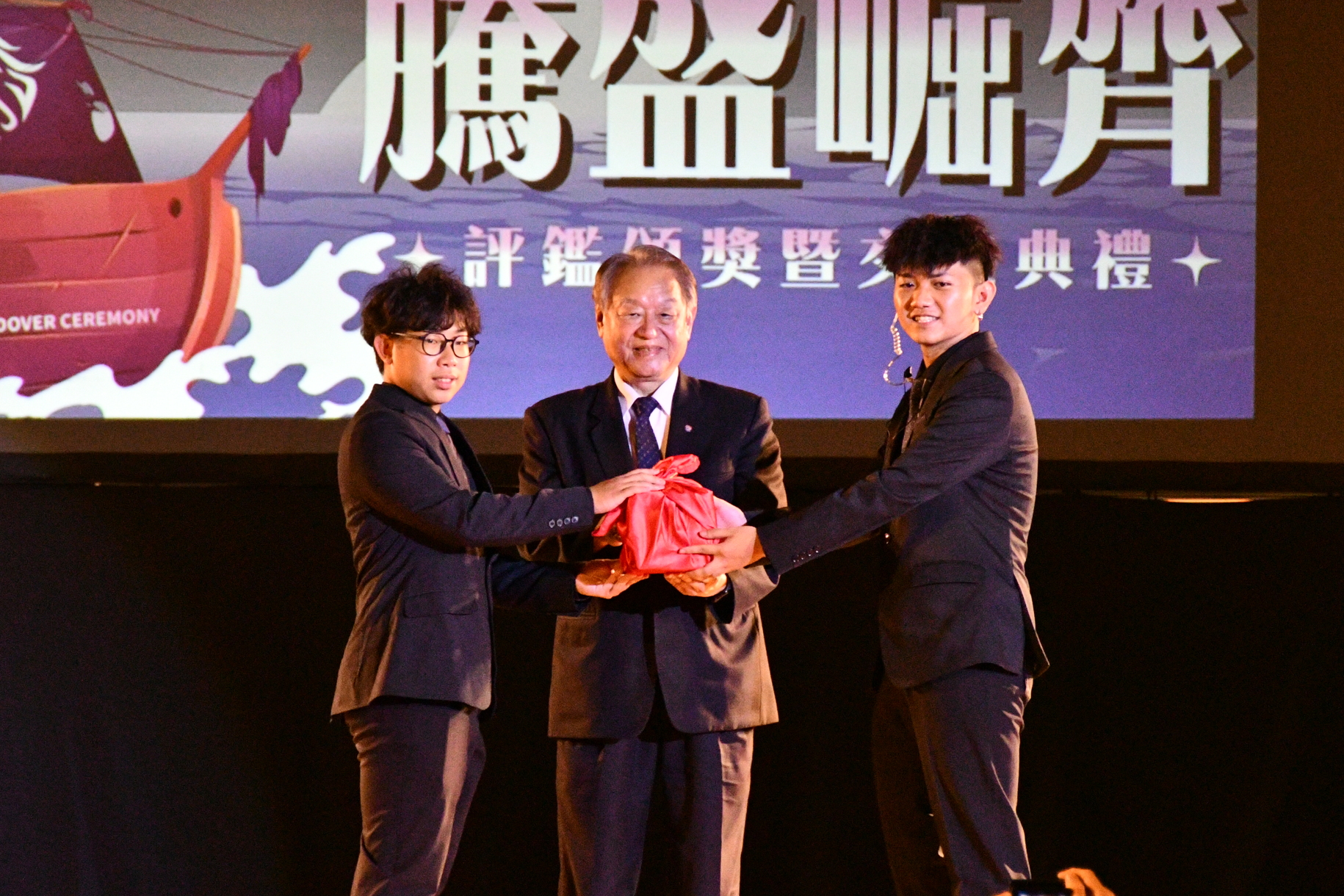 正修社團評鑑頒獎暨交接  新科學生會長楊立帆上任圖片