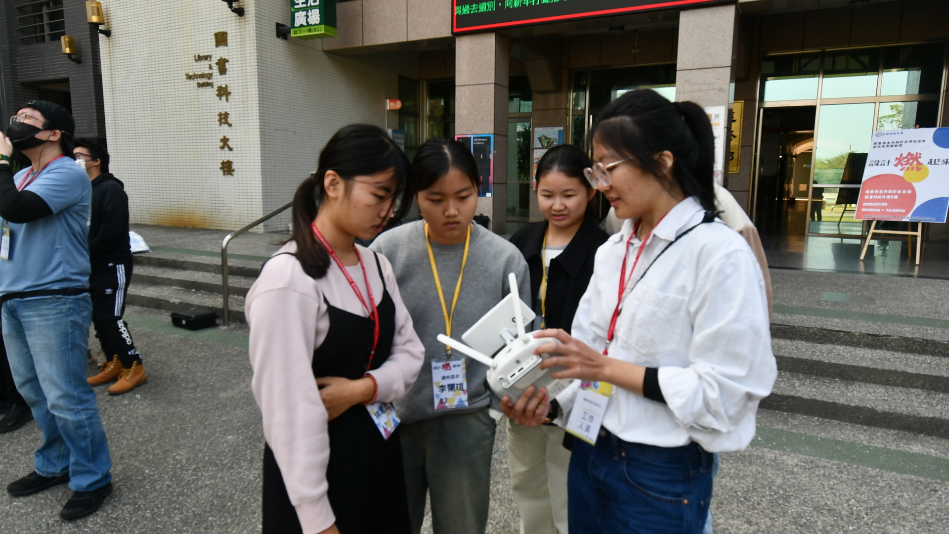 Experience Camp—The Department of Architecture and Interior Design, Cheng Shiu University "Ignites" Enthusiasm: Endless Fun of AI Creation with DronesImage