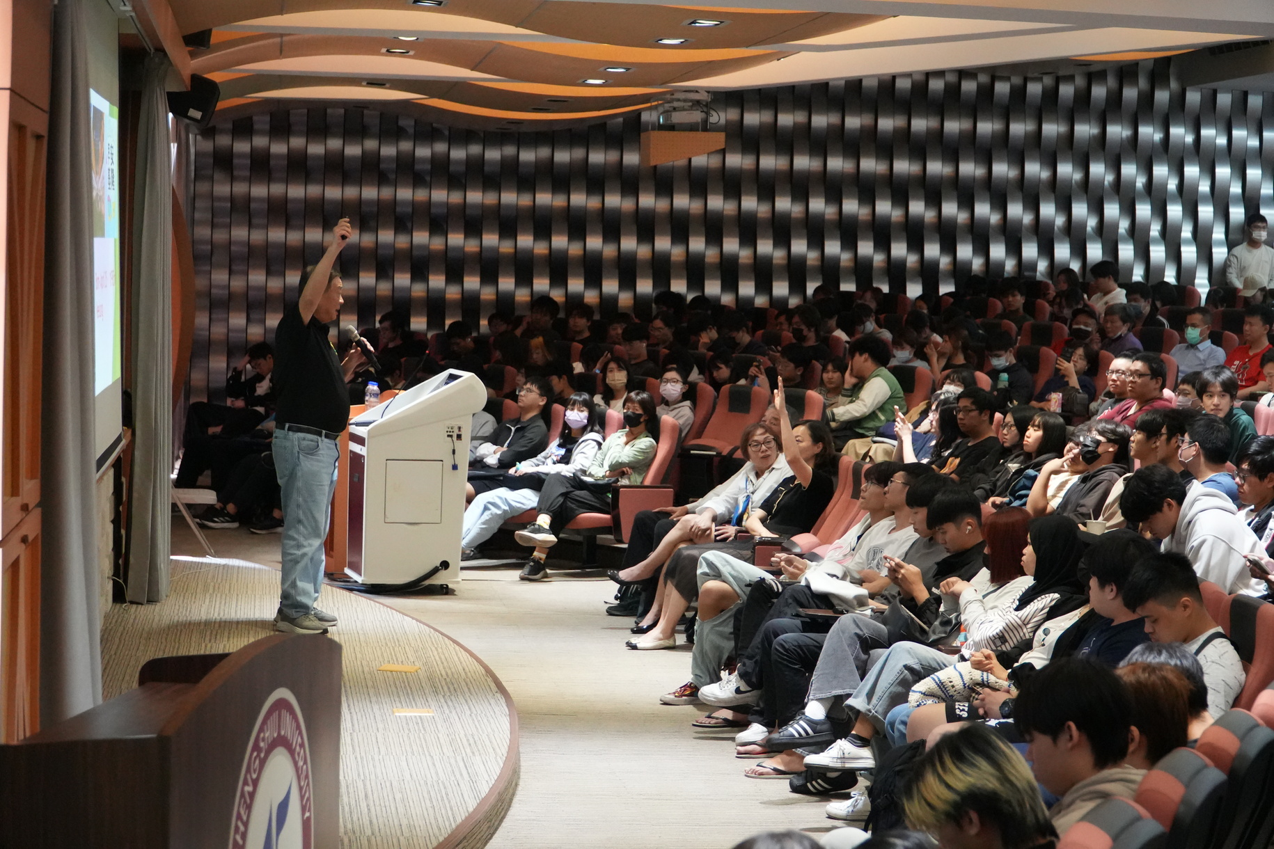 Cheng Shiu University Hosts Distinguished Speaker Lecture: Ko Yueh-Se Shares Insights on Overcoming Adversity and Keys to Career SuccessImage