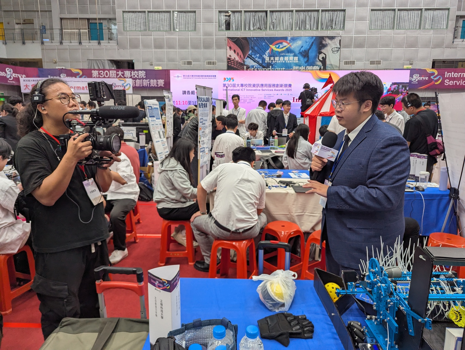 Cheng Shiu University’s Department of Information Management Shines in College Innovation Competition, Automatic Badminton Ball Collector Wins Top Honor in Information Application CategoryImage