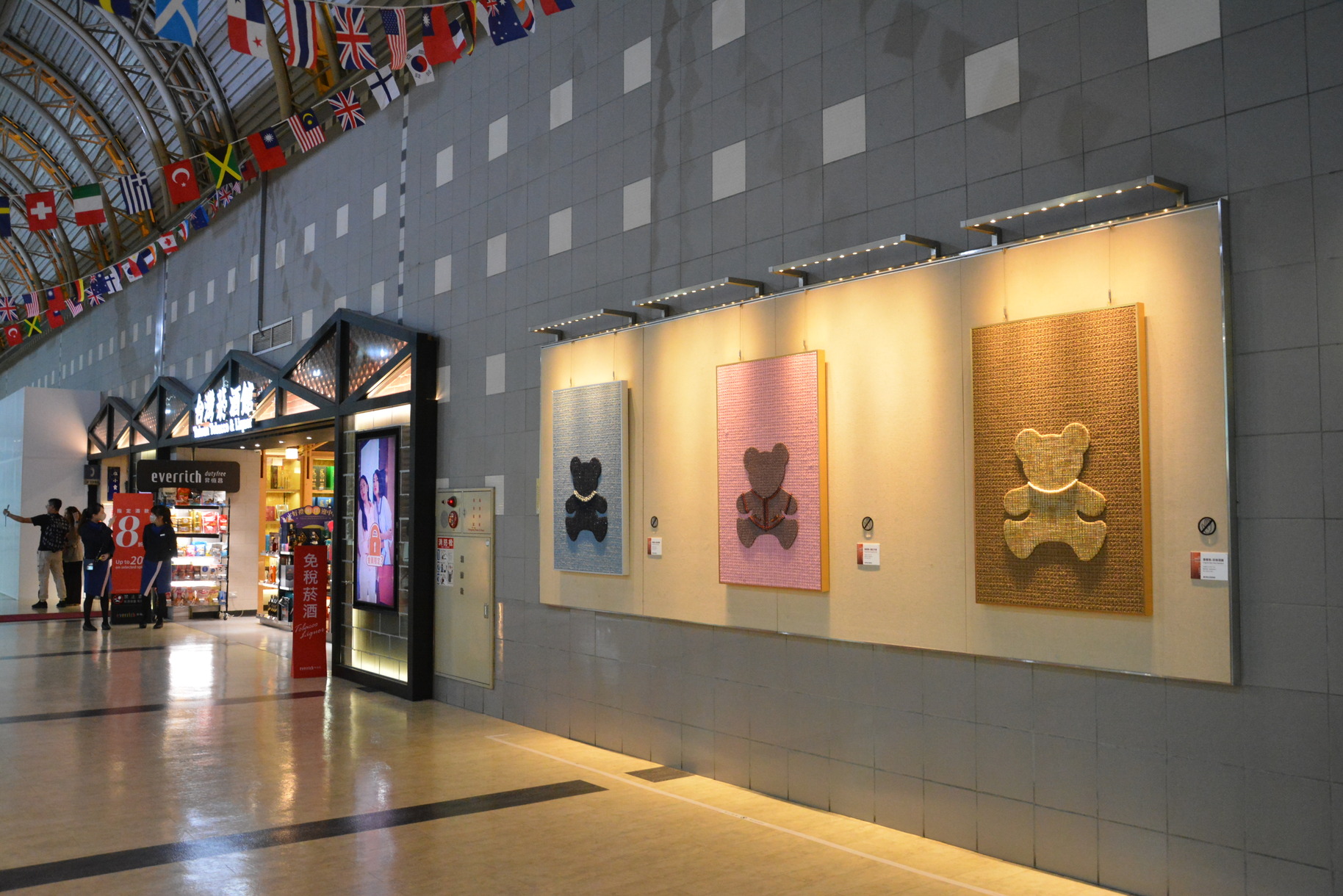 《時尚物語：朱素貞創作展》高雄機場登場 開啟視覺饗宴中自我探尋與文化省思的旅程圖片