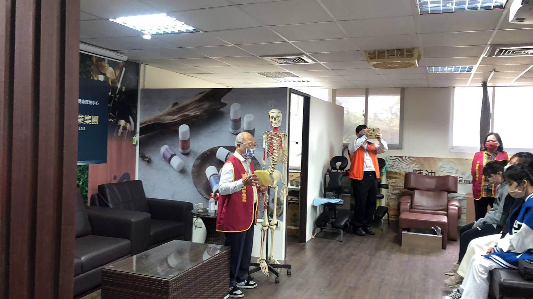 正修林泉輝圓博士夢深耕整復逾40年 用行動實踐「活到老、學到老」精神圖片