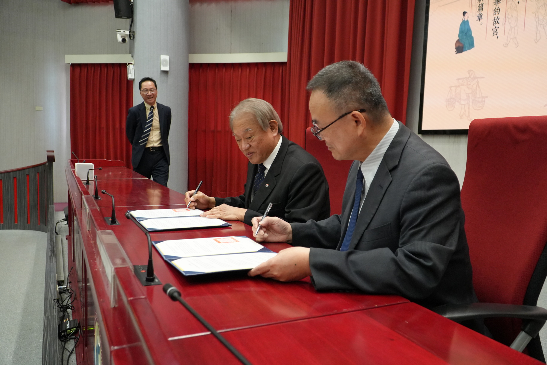 正修科大與國立故宮博物院簽署合作協議 攜手致力人才培育與文物保存與推廣教育圖片