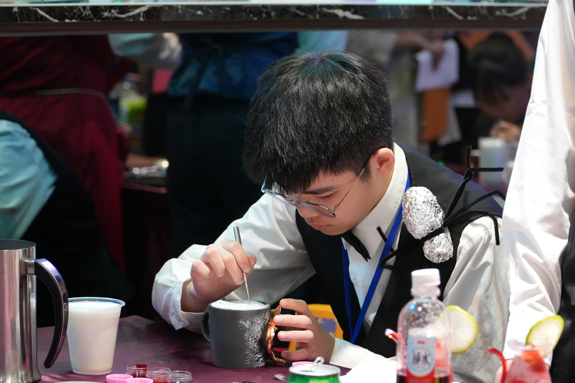 正修科大舉辦全國創意萬聖節調飲暨雕花大賽 普門高級中學《Mei Song Mai Bee》勇奪冠軍圖片