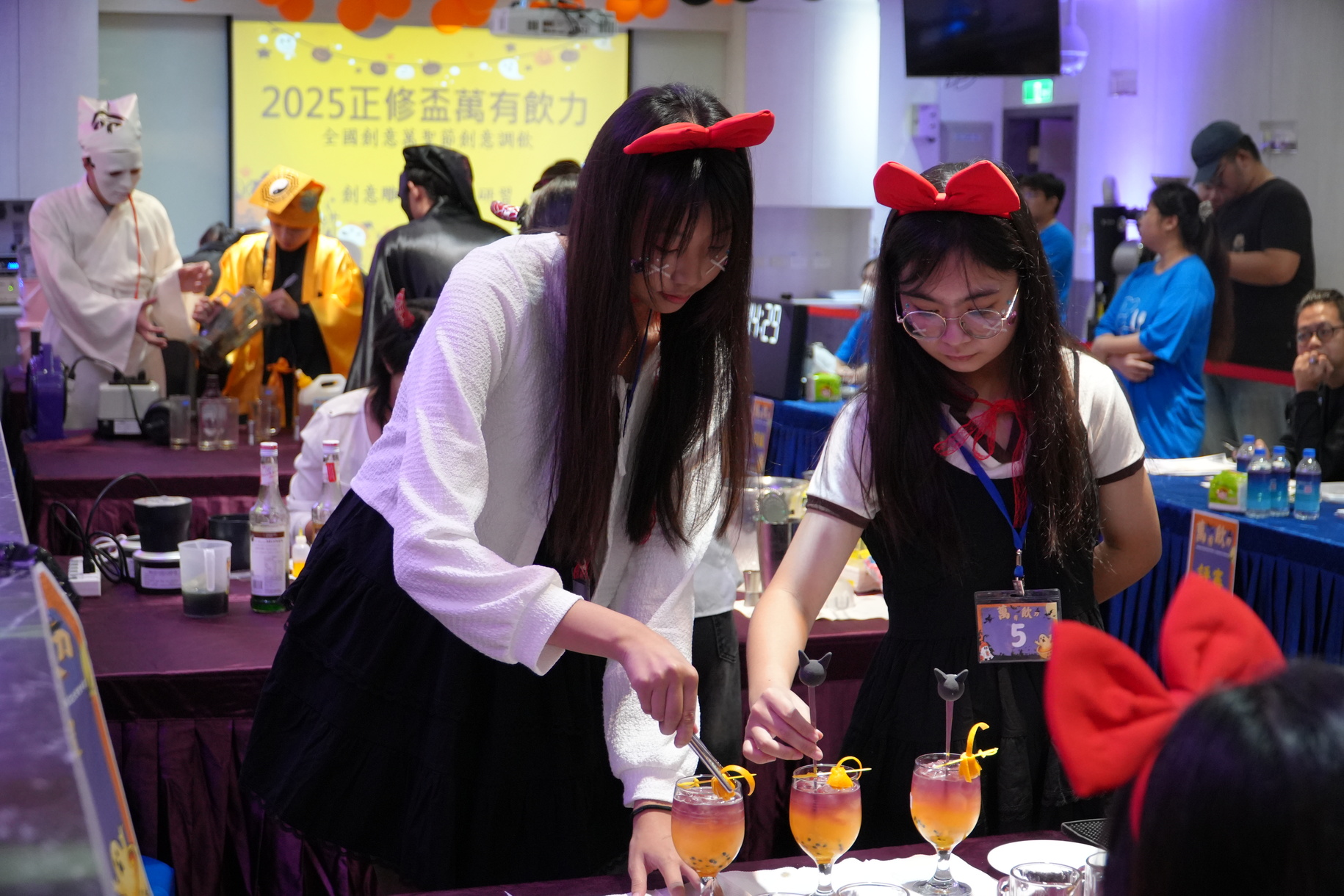 正修科大舉辦全國創意萬聖節調飲暨雕花大賽 普門高級中學《Mei Song Mai Bee》勇奪冠軍圖片