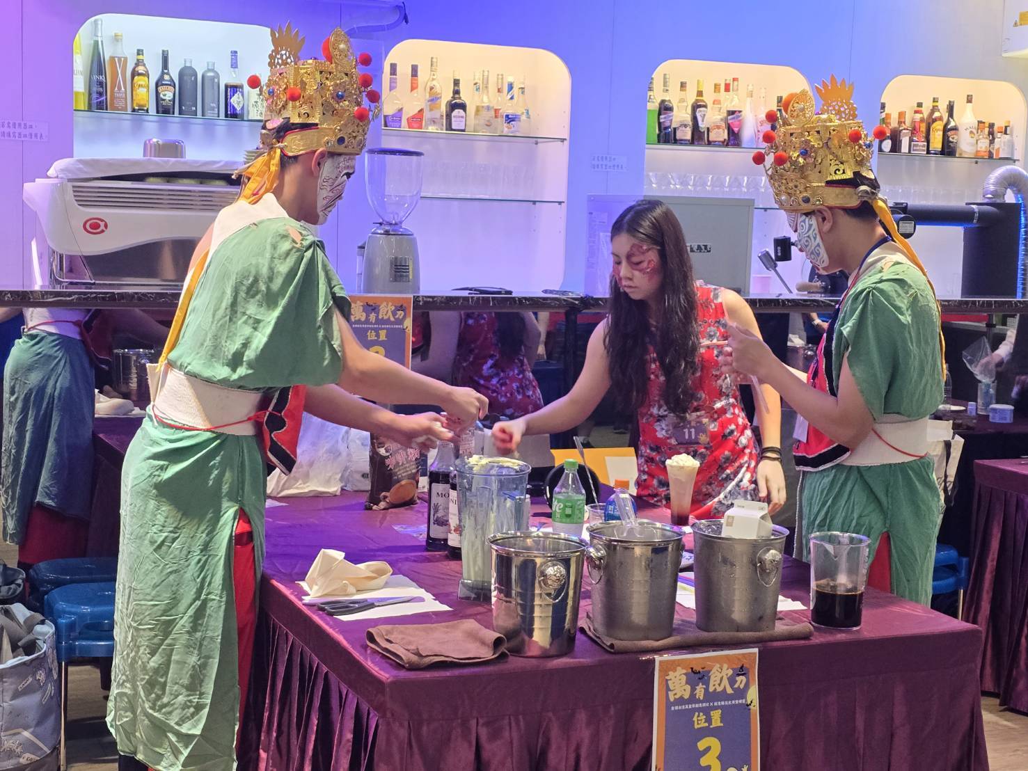 正修科大舉辦全國創意萬聖節調飲暨雕花大賽 普門高級中學《Mei Song Mai Bee》勇奪冠軍圖片