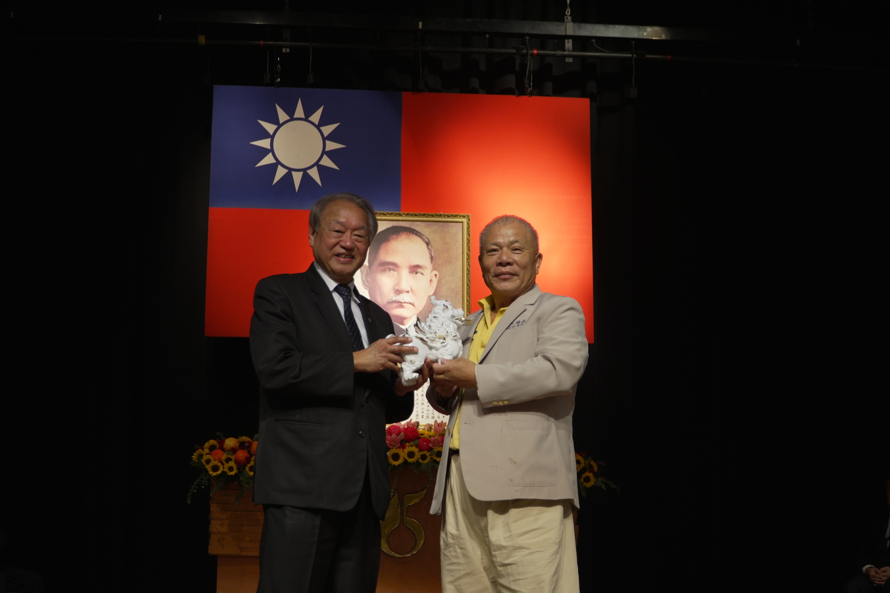 正修科技大學歡慶創校六十週年  表揚正修之光黃啟川陳財佑校友圖片