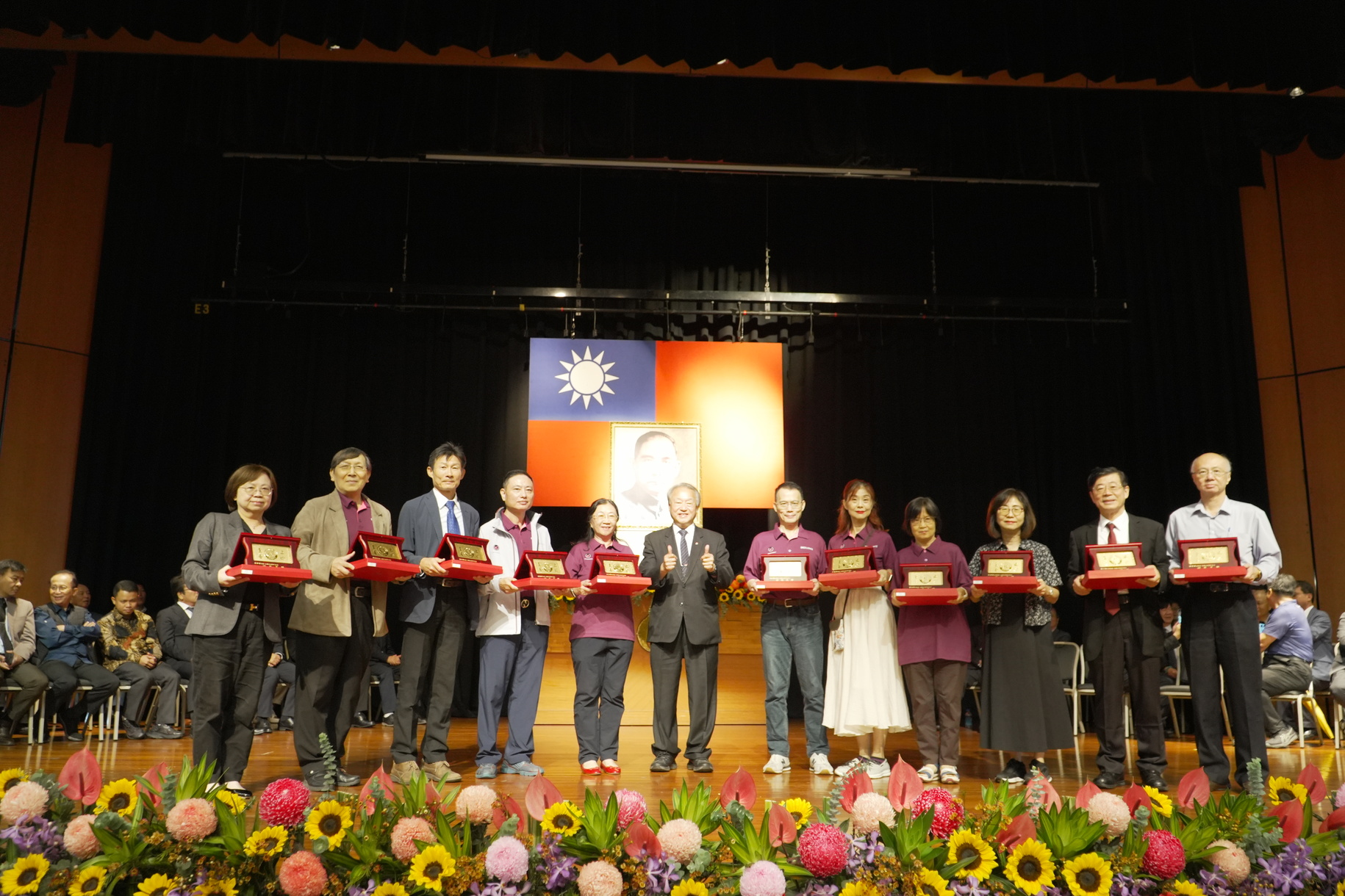 正修科技大學歡慶創校六十週年  表揚正修之光黃啟川陳財佑校友圖片