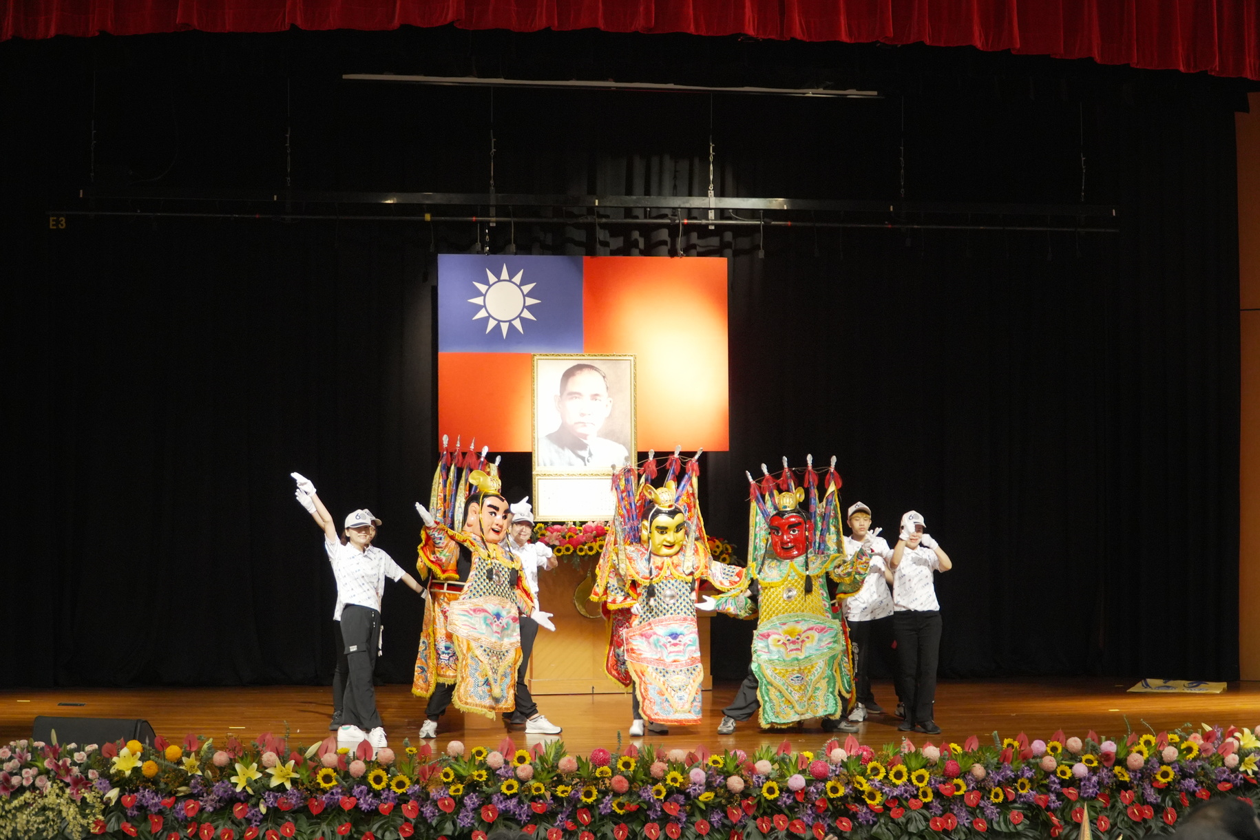 正修科技大學歡慶創校六十週年  表揚正修之光黃啟川陳財佑校友圖片