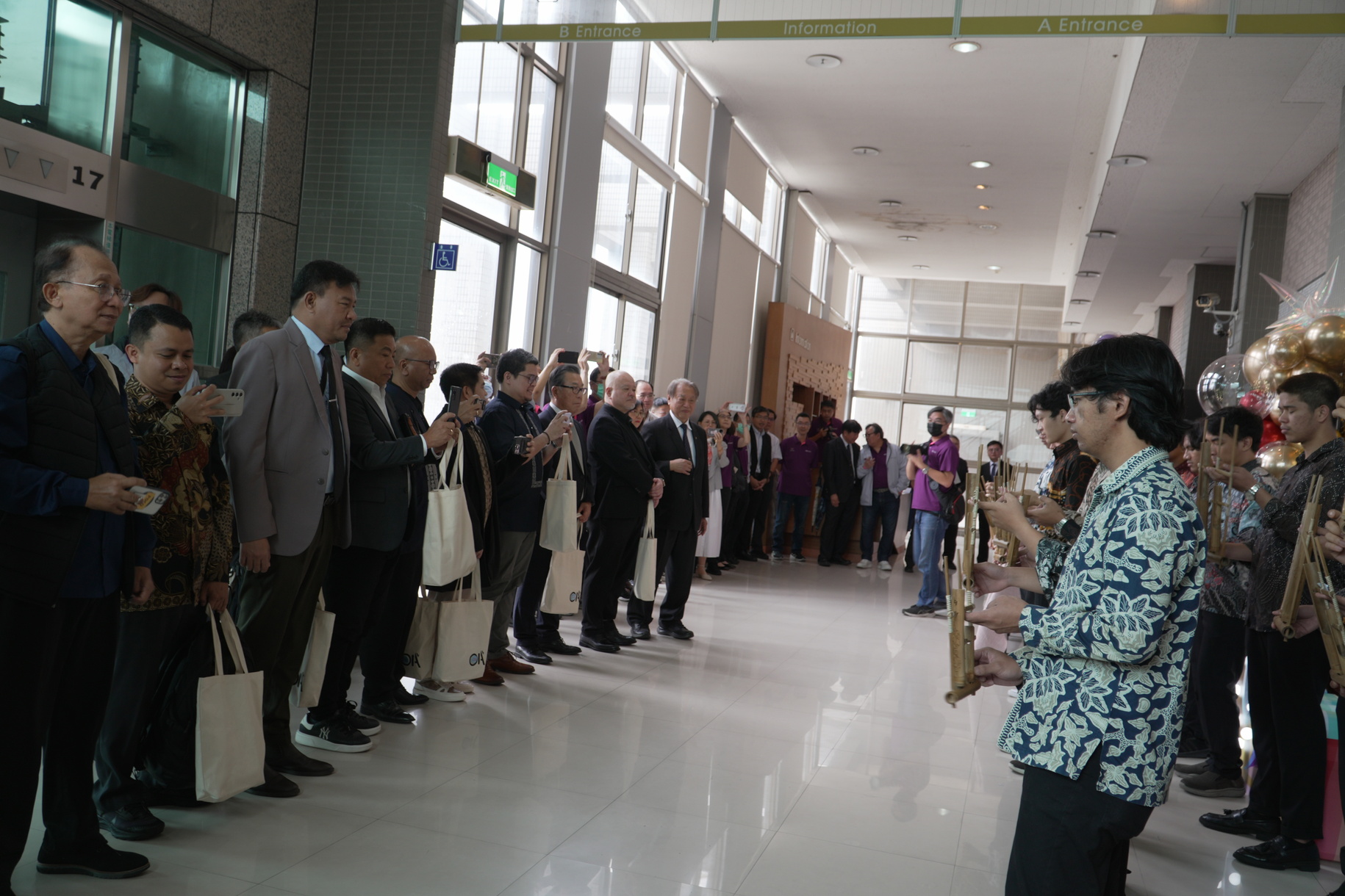 正修科技大學歡慶創校六十週年  表揚正修之光黃啟川陳財佑校友圖片