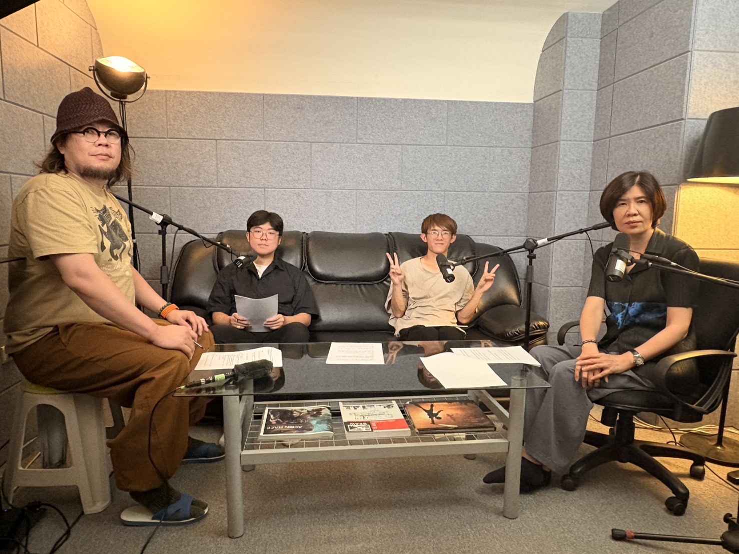卓越正修Podcast專訪光火舞社 以光影與火焰特技打造視覺盛宴圖片