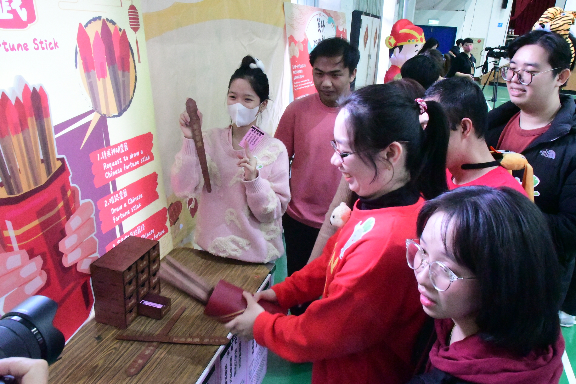 Cheng Shiu University Welcomes Good Fortune in the Year of the Snake and Wishes a Great Year Ahead: International Students Partake Taiwanese Lunar New Year Festivities with Joy and ExcitementImage