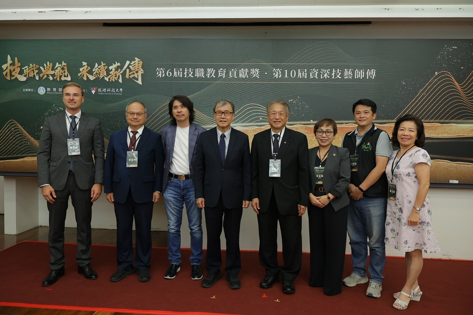 推動技職教育績效卓越務實辦學足堪表率 正修科大校長龔瑞璋獲頒技職教育貢獻獎圖片