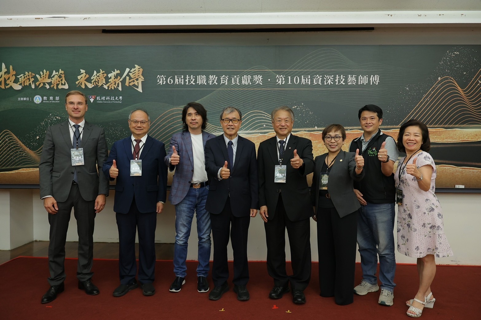 推動技職教育績效卓越務實辦學足堪表率 正修科大校長龔瑞璋獲頒技職教育貢獻獎圖片