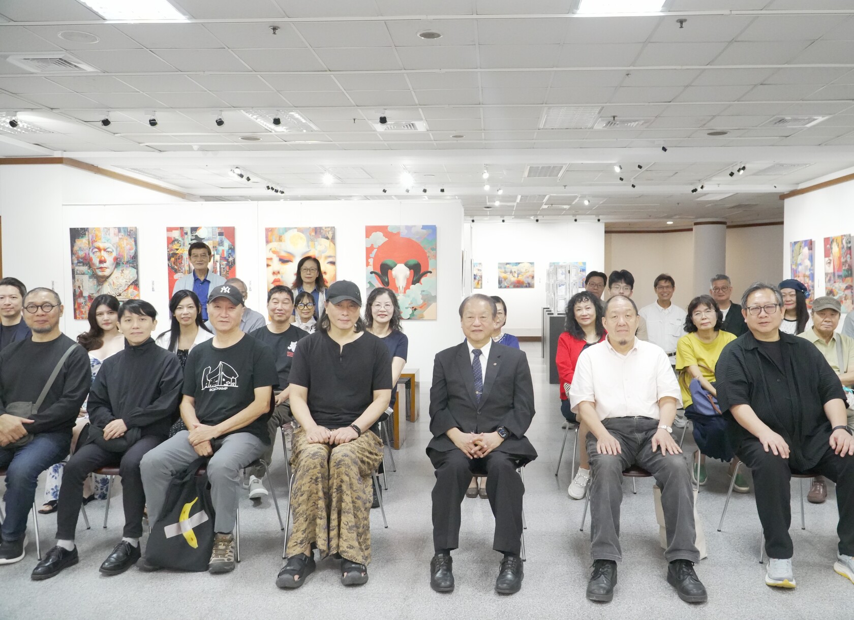 正修科藝處開學首展《像素的覺醒》登場 蔡頌德展逾百件AI視覺創作探索無限可能圖片