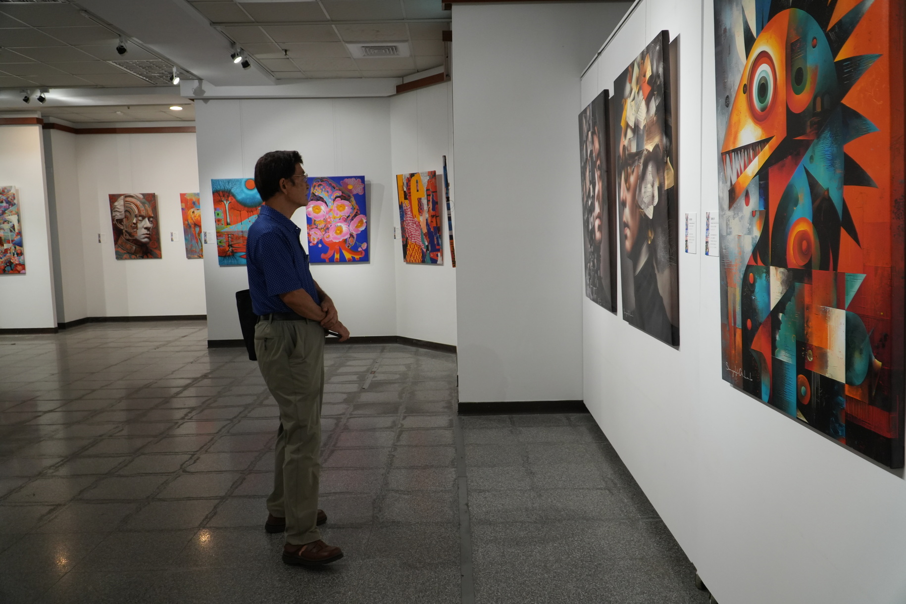 正修科藝處開學首展《像素的覺醒》登場 蔡頌德展逾百件AI視覺創作探索無限可能圖片
