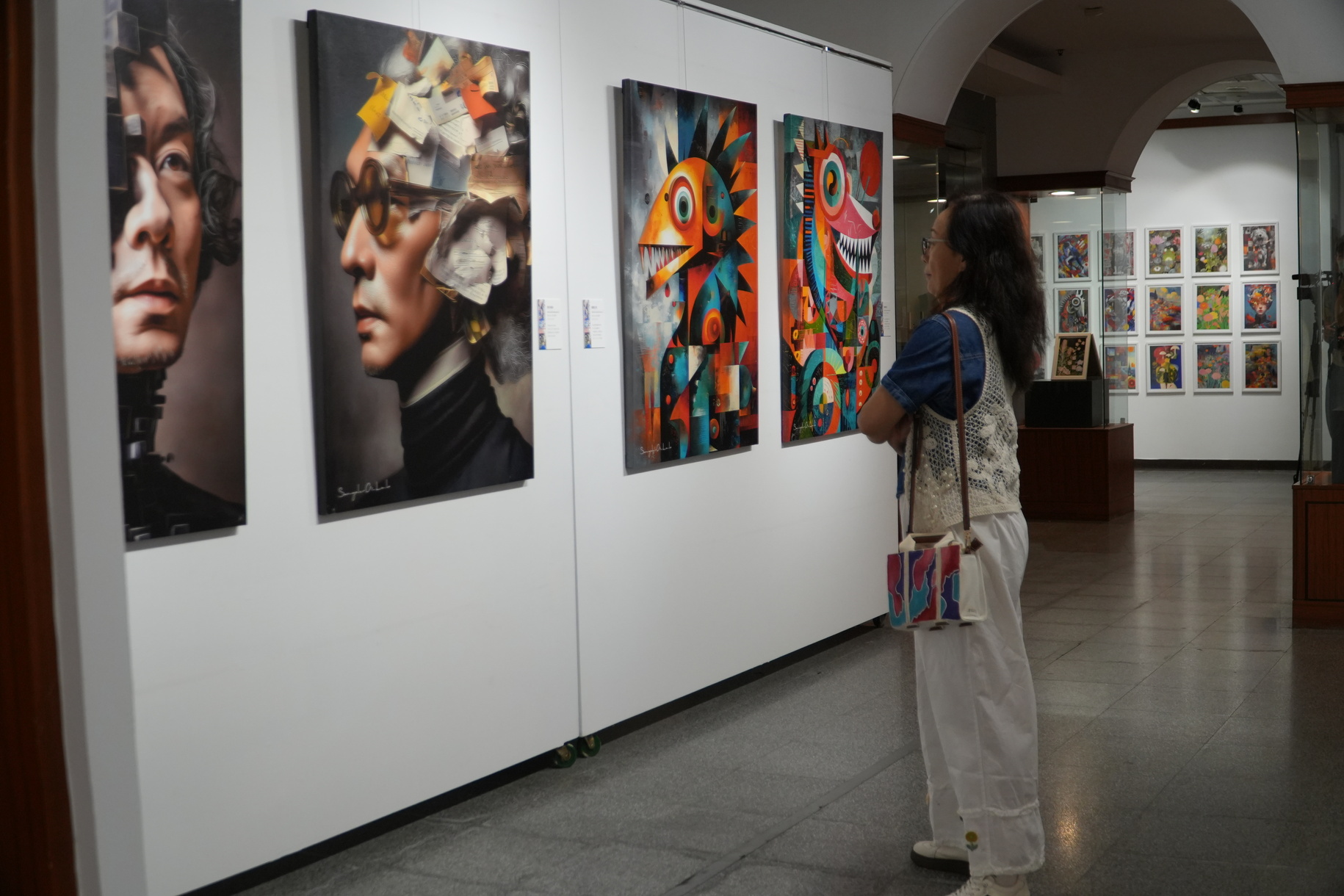 正修科藝處開學首展《像素的覺醒》登場 蔡頌德展逾百件AI視覺創作探索無限可能圖片