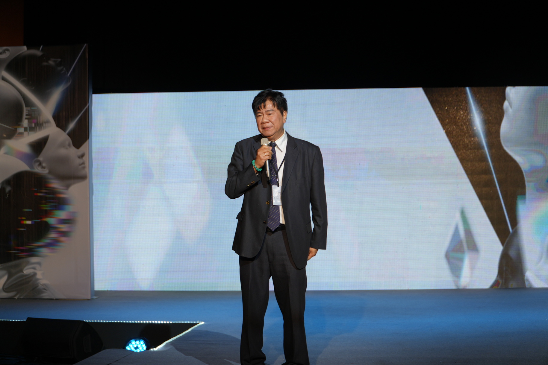 正修妝彩系畢展《SPLENDID》華麗登場 化妝品與彩妝秀創新整合同台爭妍鬥豔圖片