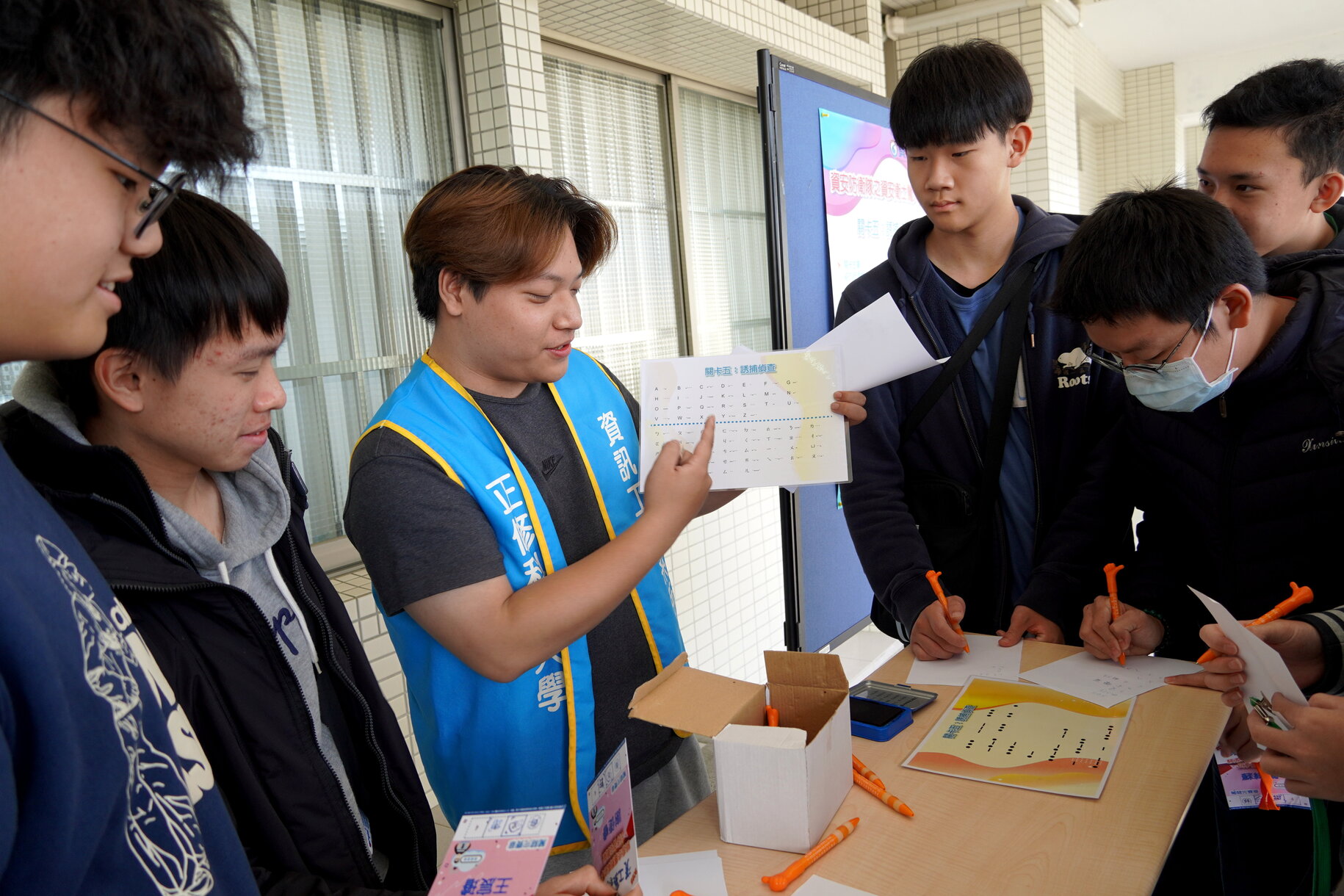 Cheng Shiu University Winter Camp in Full Swing with Department of Cosmetics and Fashion Styling Launching "Feather Encounter with Fragrance” and Team of Information Security Fighting against HackersImage