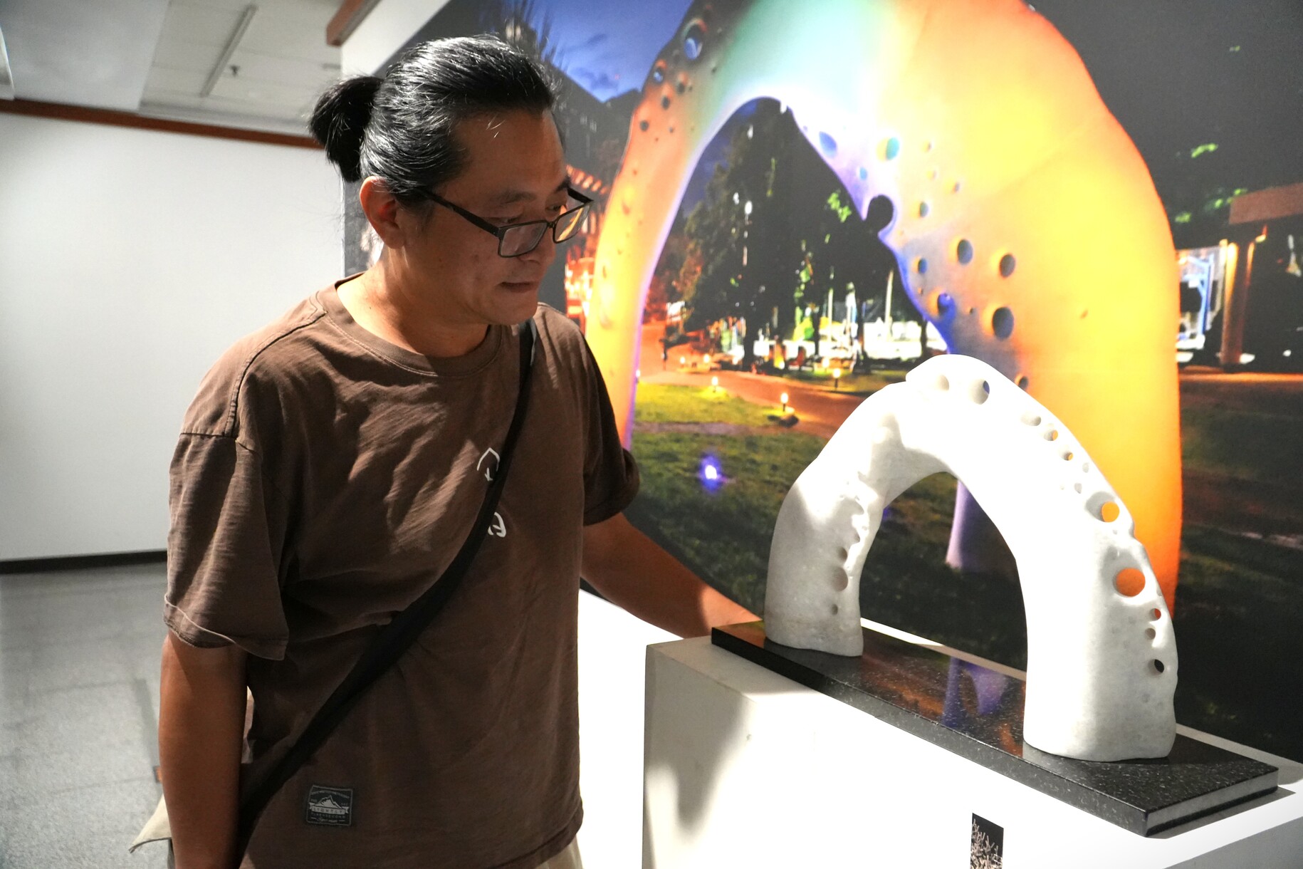 正修科藝處「那片礁鄭宏南個展」登場 以石雕與陶藝交織海洋記憶與生命感知圖片