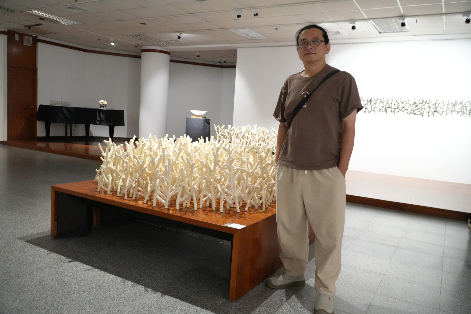 正修科藝處「那片礁鄭宏南個展」登場 以石雕與陶藝交織海洋記憶與生命感知圖片
