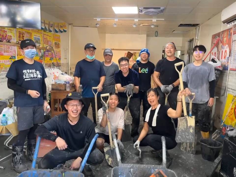 花蓮縣光復鄉馬太鞍溪災後重建  近四十名正修學生救災不落人後圖片