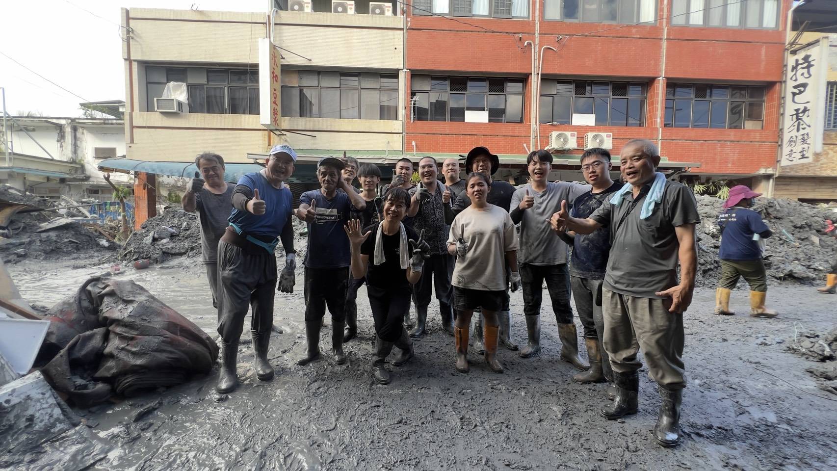 花蓮縣光復鄉馬太鞍溪災後重建  近四十名正修學生救災不落人後圖片